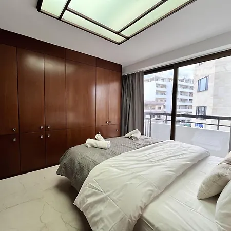 Finikoudes Nest 1